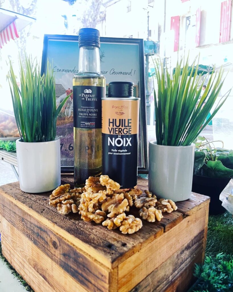 huile de noix et cernaux de noix présentation produits les saveurs de provence
