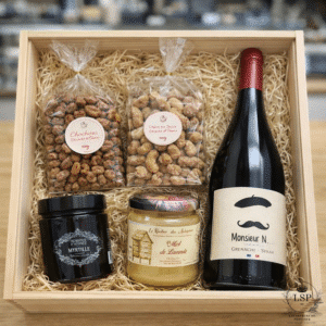 Coffret gourmand Saint-Valentin avec vin rouge, miel de lavande, confiture artisanale et fruits secs dans une boîte en bois