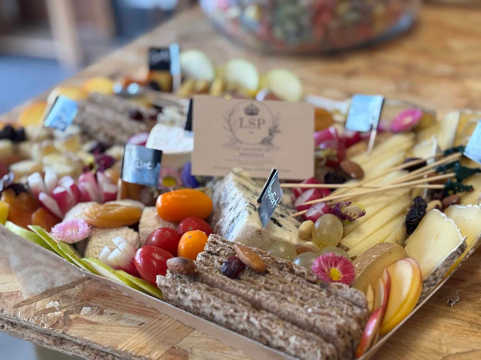Plateau apéritif dînatoire garni — traiteur à Lançon-Provence