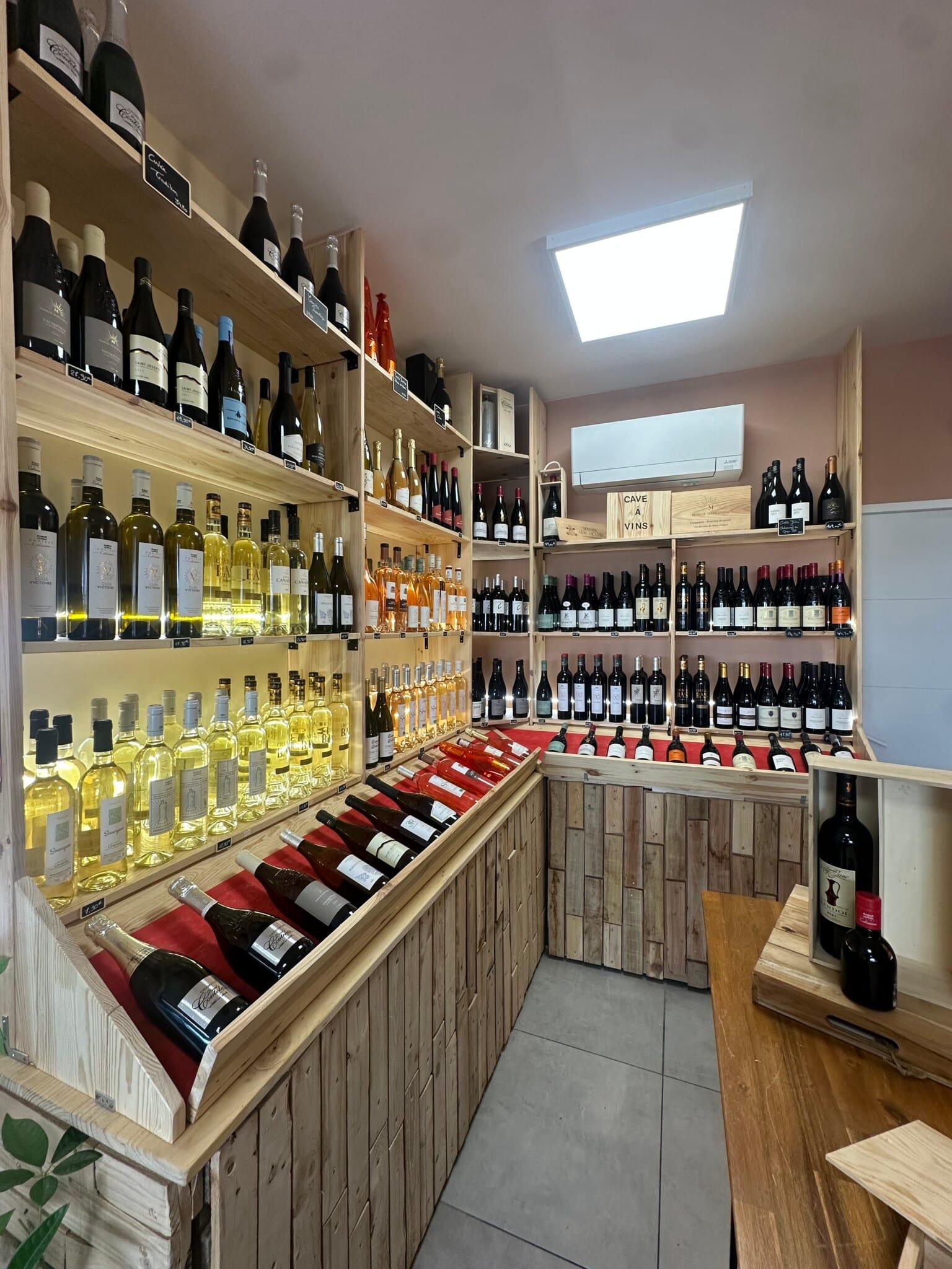 Cave à vins de Provence de la boutique Les Saveurs de Provence à Lançon-Provence