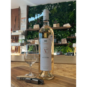 Clos Victoire Rosé Château Calissanne servi frais sur table gastronomique Provence