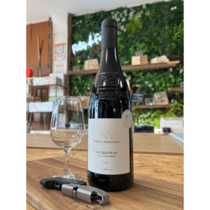 Verre de Vacqueyras rouge bio robe pourpre reflets violets Garrigues de l'Étang Dentelles de Montmirail