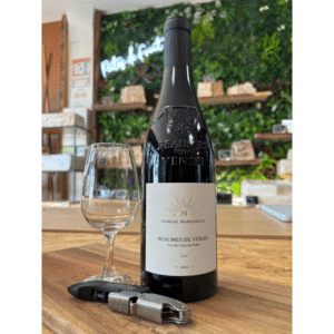 Verre de Beaumes-de-Venise rouge robe profonde sols triassiques Lafare Dentelles de Montmirail