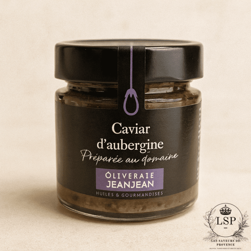 Caviar d'aubergine maison servi dans un bol avec huile d'olive et pain grillé