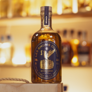 Rhum Vieux Cléroazzo de la Réunion sur caisse en bois - Les rhums du sud